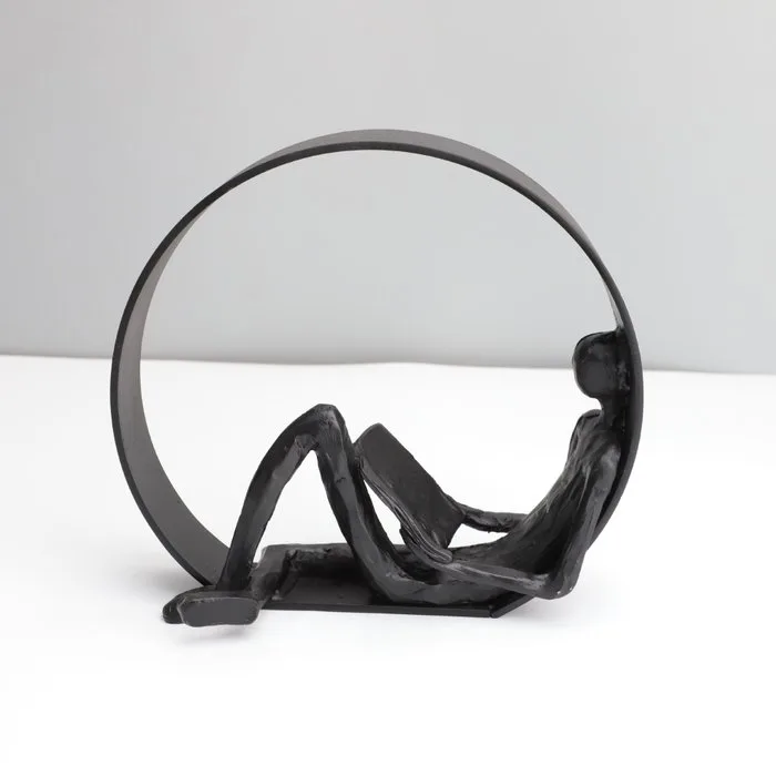 Sculpture, "Within the Circle" — Cast Iron Seated Reader in Round Frame - 18 cm - Cast iron