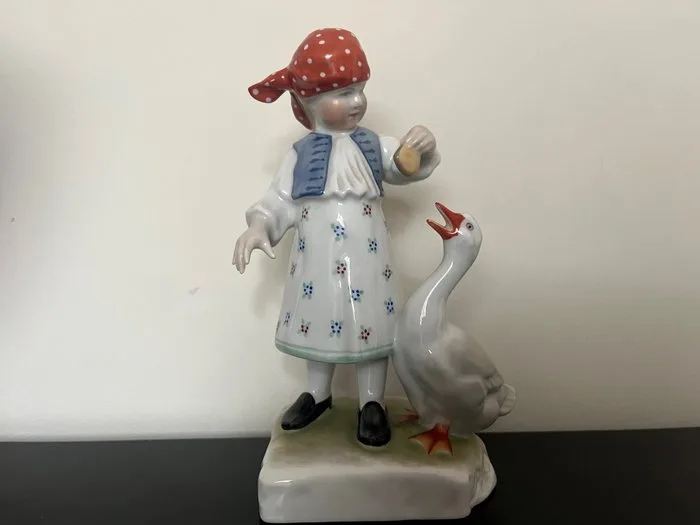 Herend - Figurine - Girl feeding a goose - Porcelain
