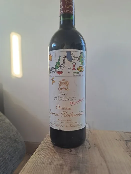 1997 Chateau Mouton Rothschild - Bordeaux, Pauillac 1er Grand Cru Classé - 1 Bottle (0.75L)