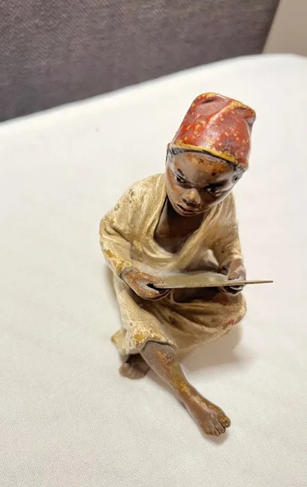 Franz Bergmann - Statuette, schooljongen - 10 cm - Cold painted bronze