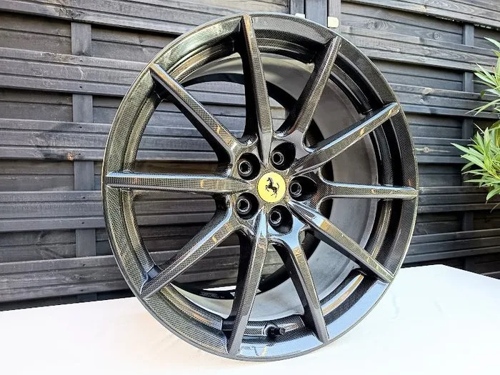 Car part (1) - Ferrari - Jante carbone arrière Ferrari 488 Pista Réf 866268 - After 2000