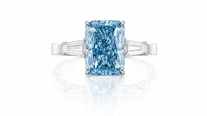 Ring - 14 kt. White gold - 3.82ct. tw. Blue Diamond (Fancy coloured lab-grown diamond) - Diamond
