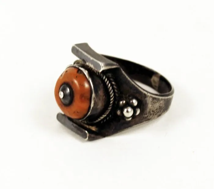 Saddle ring - Silver, Coral - Tibet - mid 20th century