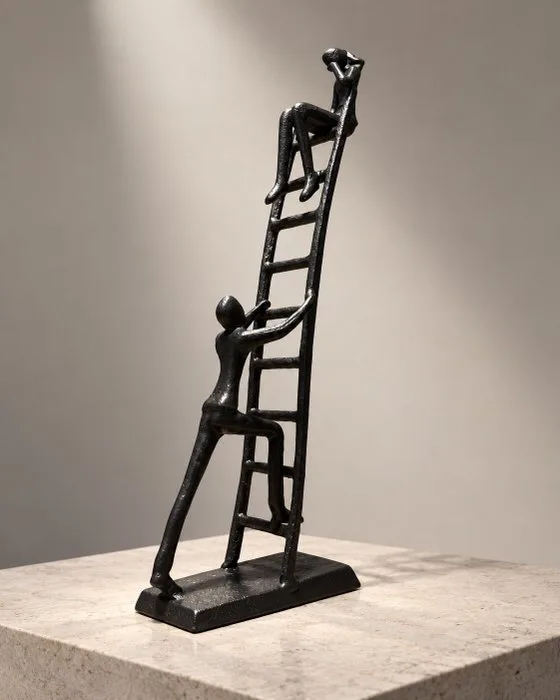 Sculpture, The Climb – Handgemaakt Gietijzeren Design Sculptuur – Ambitie & Vooruitgang - 33.5 cm - Cast iron
