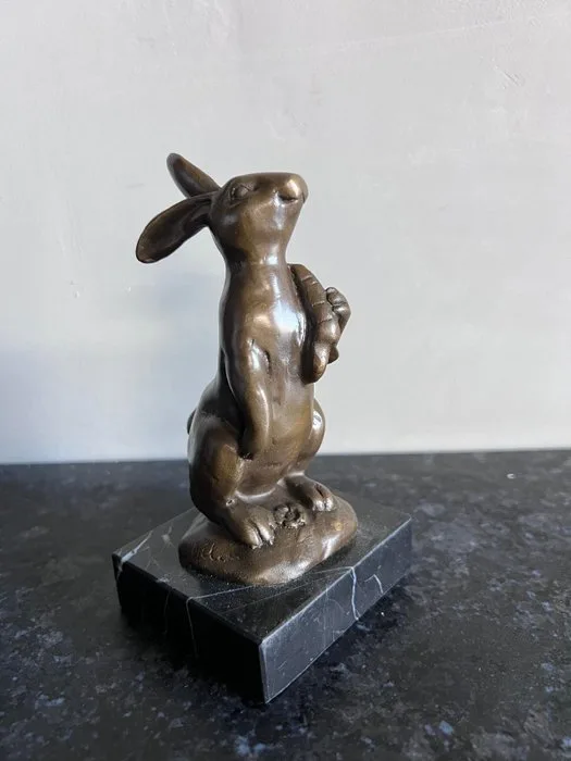 Sculpture, Bronze Standing Hare with Carrot on Marble Base - 13.5 cm - Bronze, Marble