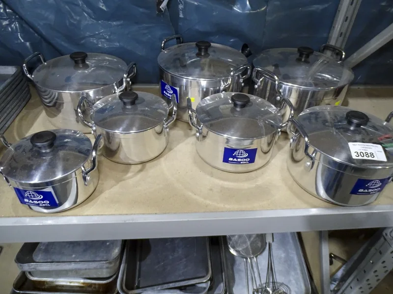 Vat- An unused 7 piece stainless steel pot set with lids by Basoo