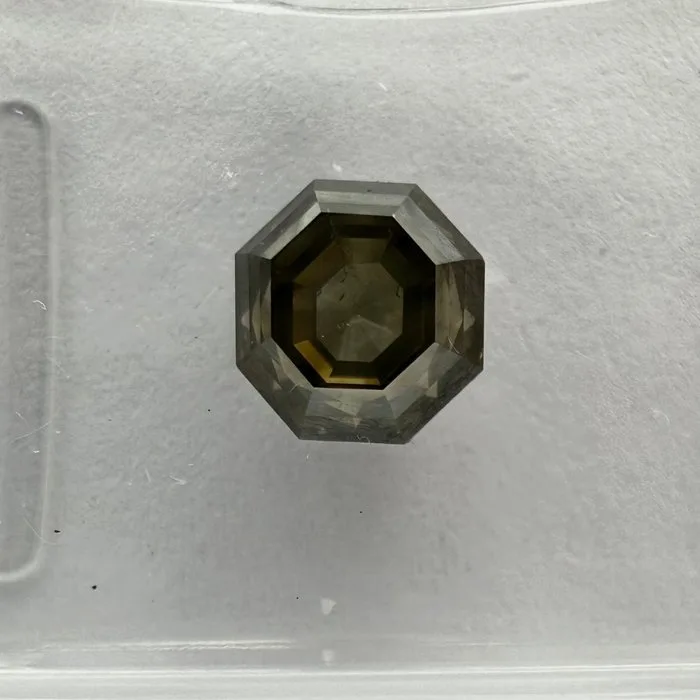1 pcs Diamond (Natural coloured) - 1.41 ct - Octagon - Fancy deep Greenish, Greyish Yellow - VS1 - International Gemological Institute (IGI)