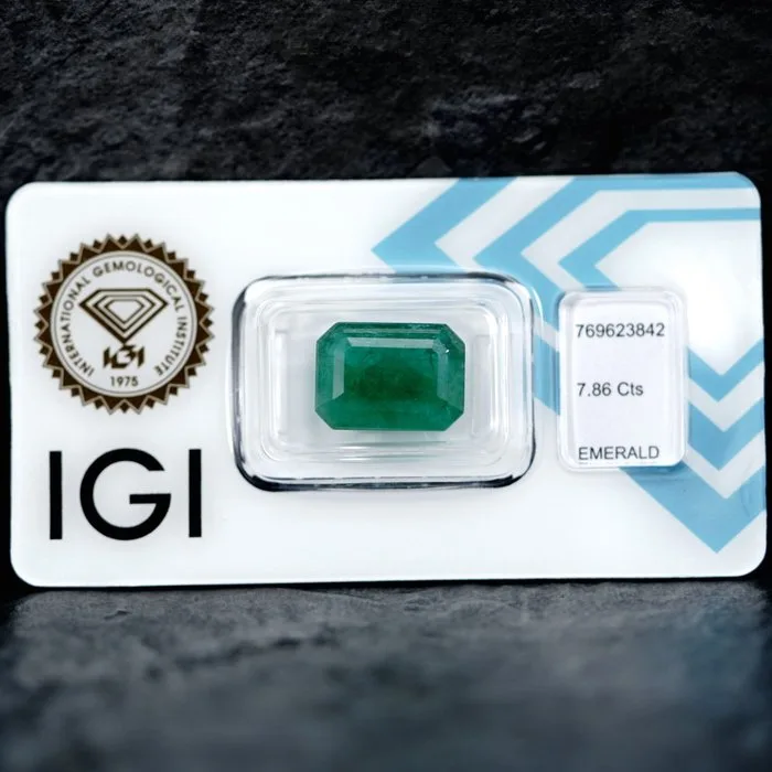 1 pcs Green Emerald - 7.86 ct - International Gemological Institute (IGI)