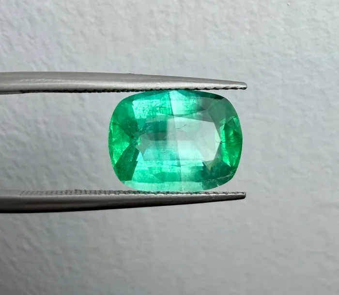 1 pcs Green Emerald - 4.23 ct - Gem research Swiss Lab (GRS)