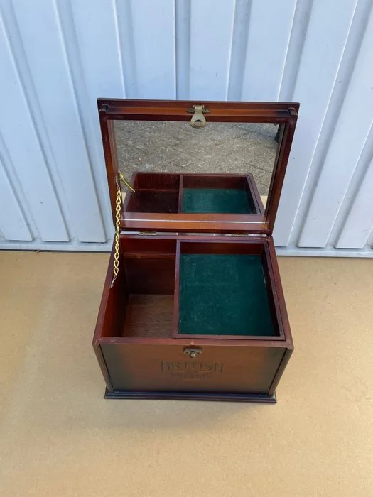 Jewellery box - Mahogany - Jewelry box / case