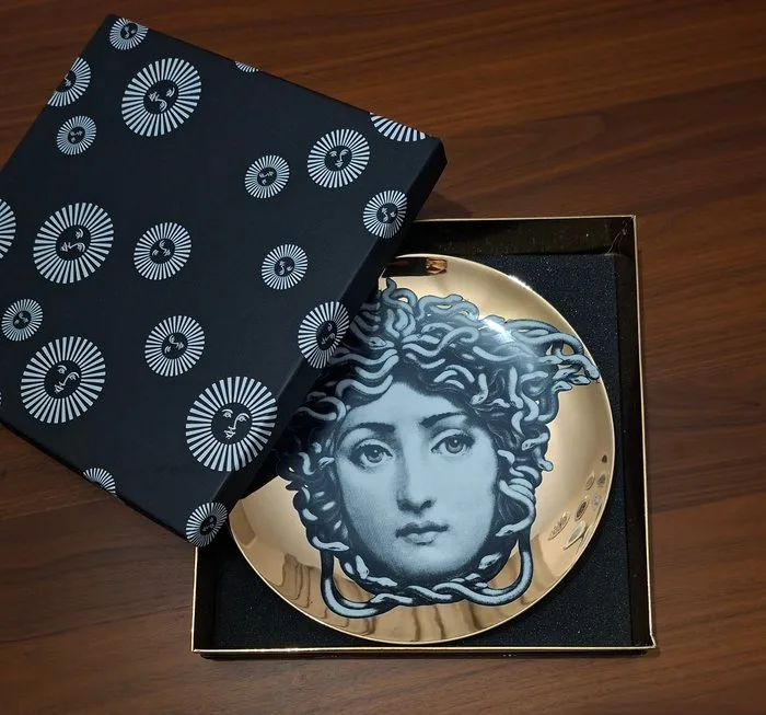 Fornasetti Milano - Piero Fornasetti - Dish - Tema e variazioni - Porcelain - Gold Variant