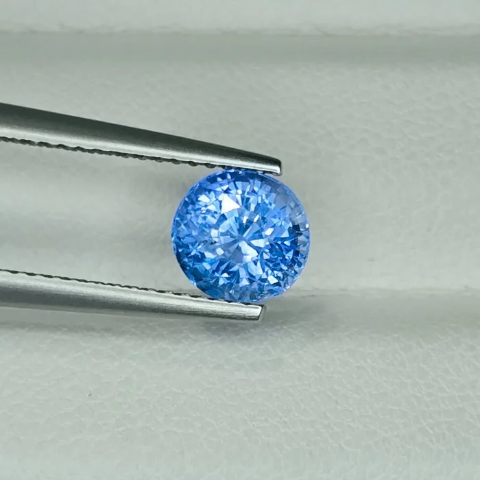 Blue Sapphire - 2.03 ct - Gemological Science International (GSI) - Srilankan MIned Gem
