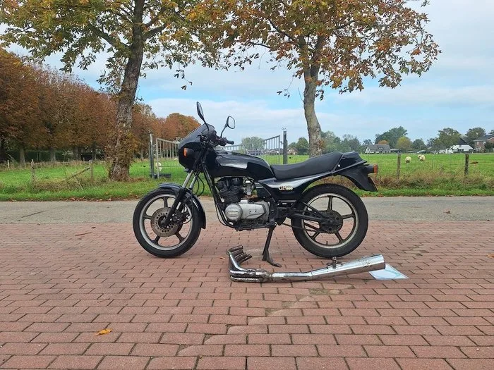 Kawasaki - GPZ 550 F - 550 cc - 1984