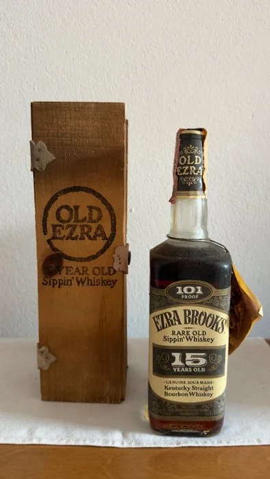 Ezra Brooks 15 years old Rare Old Sippin' Whiskey - 101 Proof - b. 1970s - 750ml