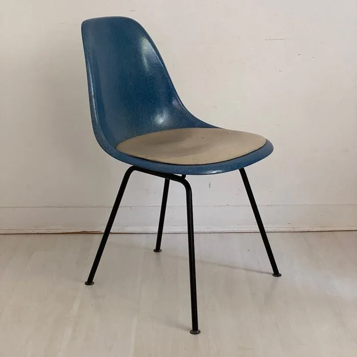 Mobilier International - Charles & Ray Eames - Side chair - Fibreglass