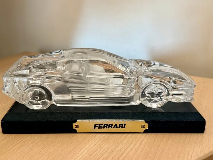 Decorative Ferrari Testarossa model in transparent glass on an 18 cm wooden base. - Ferrari - Testarossa