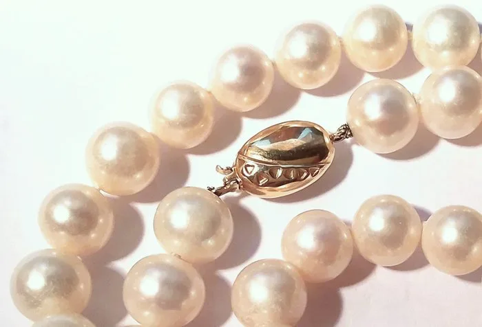 String of beads 14 kt yellow gold – cultured pearls up to 10 mm – 54 cm long