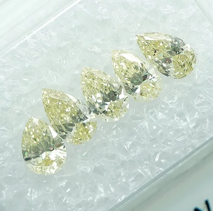 5 pcs Diamond (Natural coloured) - 1.01 ct - Pear - Fancy Yellow - VS1, SI1 - Gem Report Antwerp (GRA)