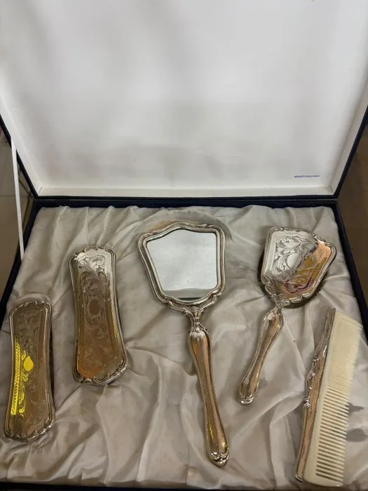 Dressing table set -.800 silver