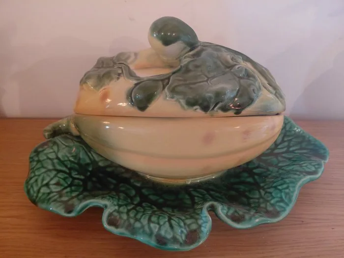 PV - Serving dish - Soupière chou avec soucoupe - Earthenware - Barbotine