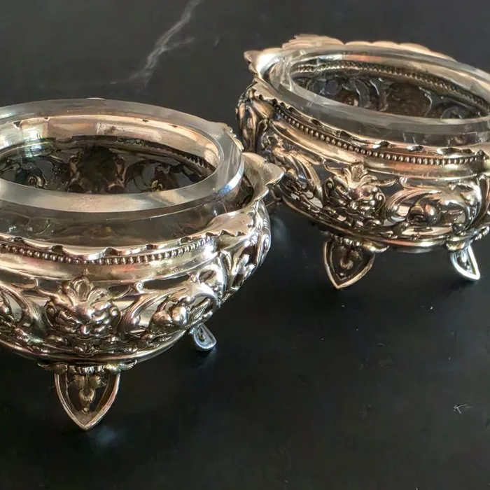 Labat & Pugibet. - Table service (2) - neo-Renaissance / troubadour -.950 silver - Pair of silver salt cellars