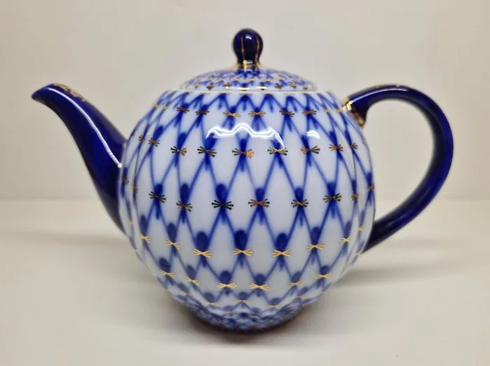 Lomonosov Imperial Porcelain Manufactory - Teapot - Spherical model - Porcelain - Cobalt Net decor