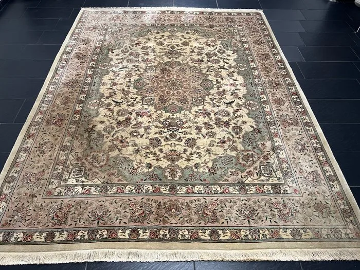 Isphahan - Carpet - 310 cm - 245 cm