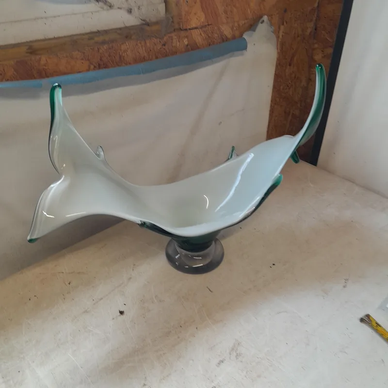 Large 20th century two coloured glass centre piece