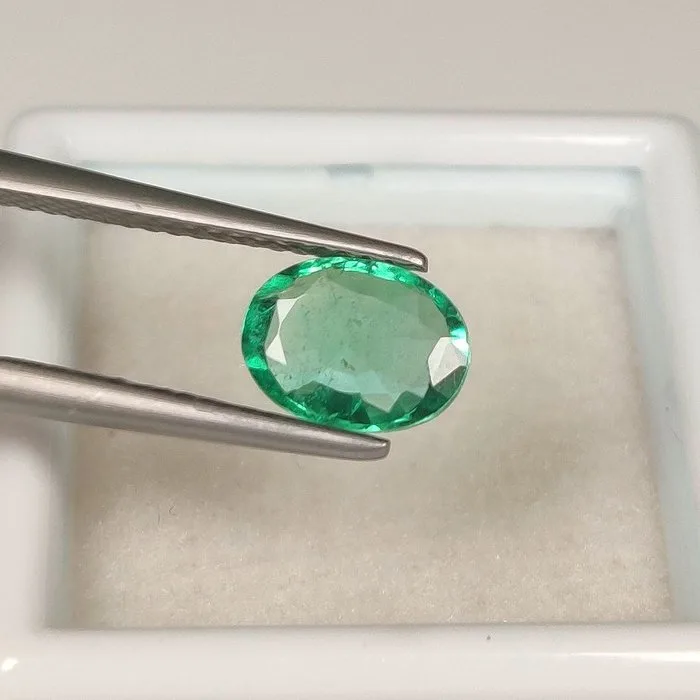 1 pcs Green Emerald - 1.07 ct - International Gemological Institute (IGI) - Top Clean !