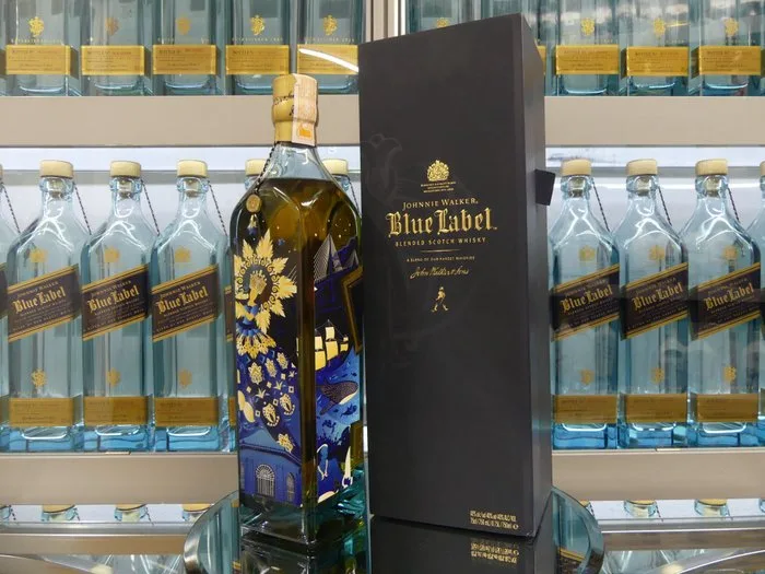 Johnnie Walker Blue Label Cebu Limited Edition Design from Philippines - 011/400 - b. 2021 - 750ml