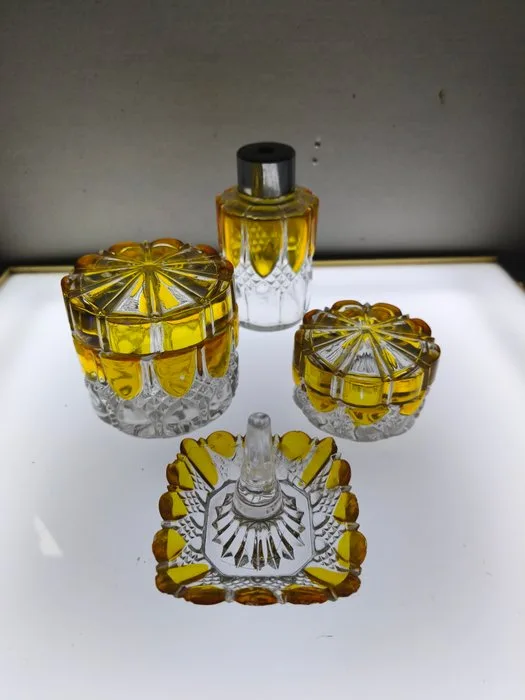 Art Deco Toilet set (4) - Val Saint Lambert - cut glass