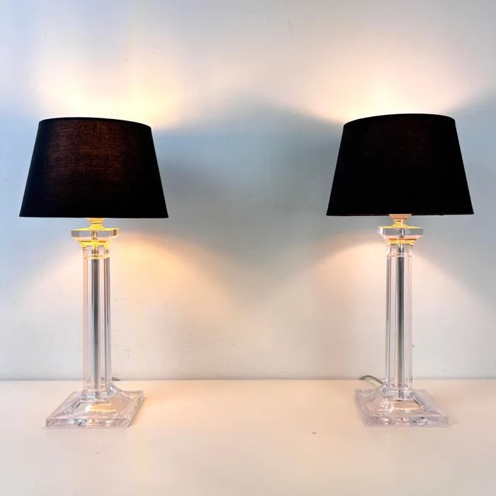 Table lamp (2) - Hollywood Regency-style table lamp - Plexiglas