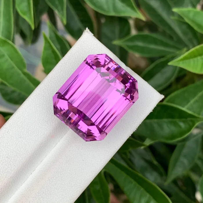1 pcs Pink, Purple Kunzite - 73.92 ct - International Colored Gemstone Association (ICA GemLab) - Pinkish Purple Kunzite