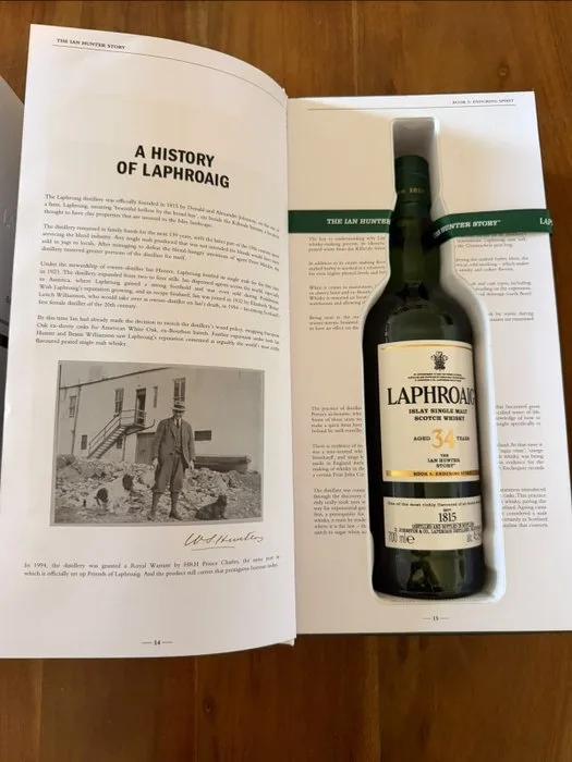 Laphroaig 34 years old The Ian Hunter Story Book 5 - Suntory - 700ml