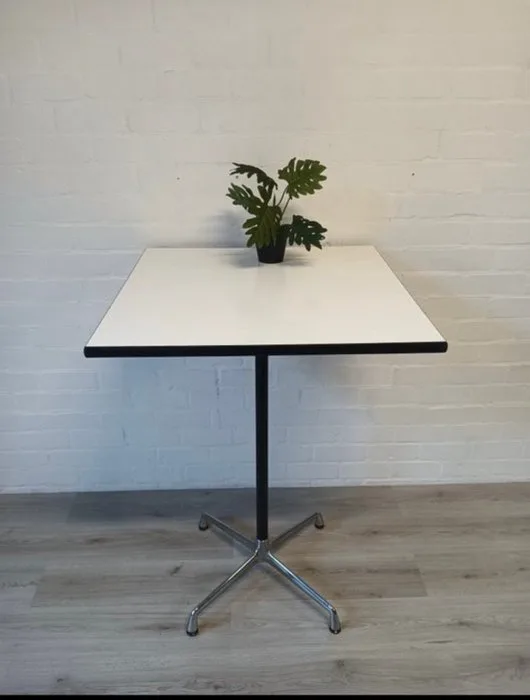 Vitra - Charles & Ray Eames - Table - Eames table - Metal