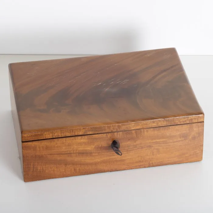 Jewellery box - Wood - Walnut wood with key