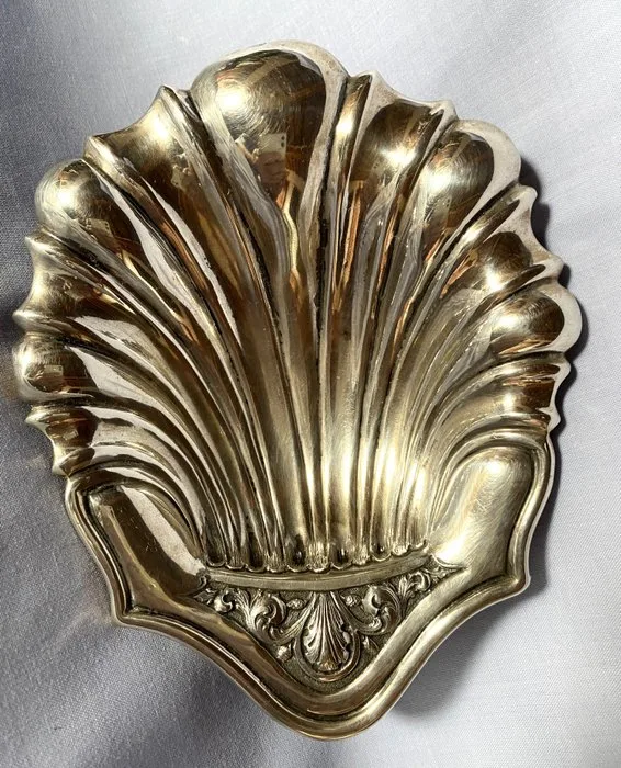 Bowl -.800 silver - shell-shaped