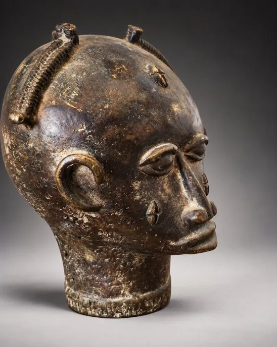 Anthropomorphic head in bronze / copper alloy – Baoulé-Akan style – Côte d'Ivoire – beautiful patina - anthropomorphic head - Baoulé / Akan - Côte d'Ivoire