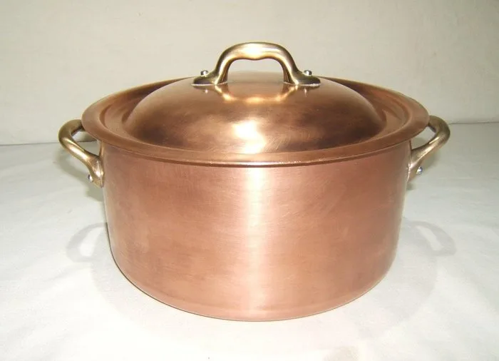 Made in France - Een degelijke Franse koperen pan met deksel - Pan - Copper, brass