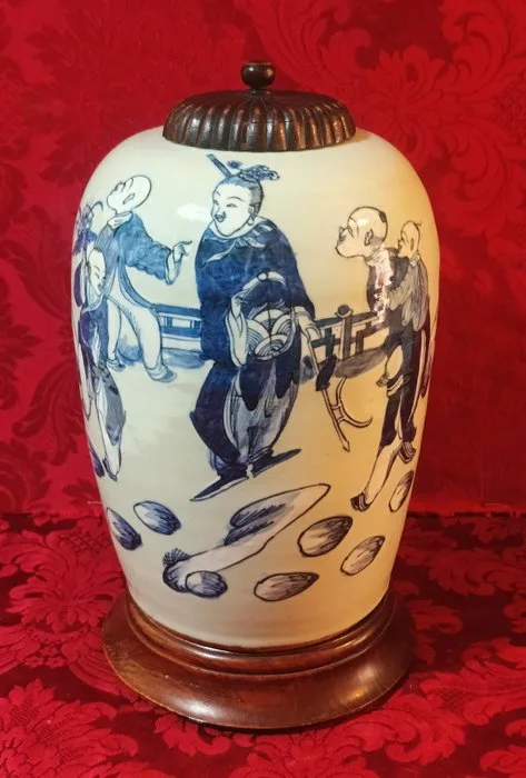 Vase - Porcelain - China - Qing Dynasty (1644-1911) - Children playing
