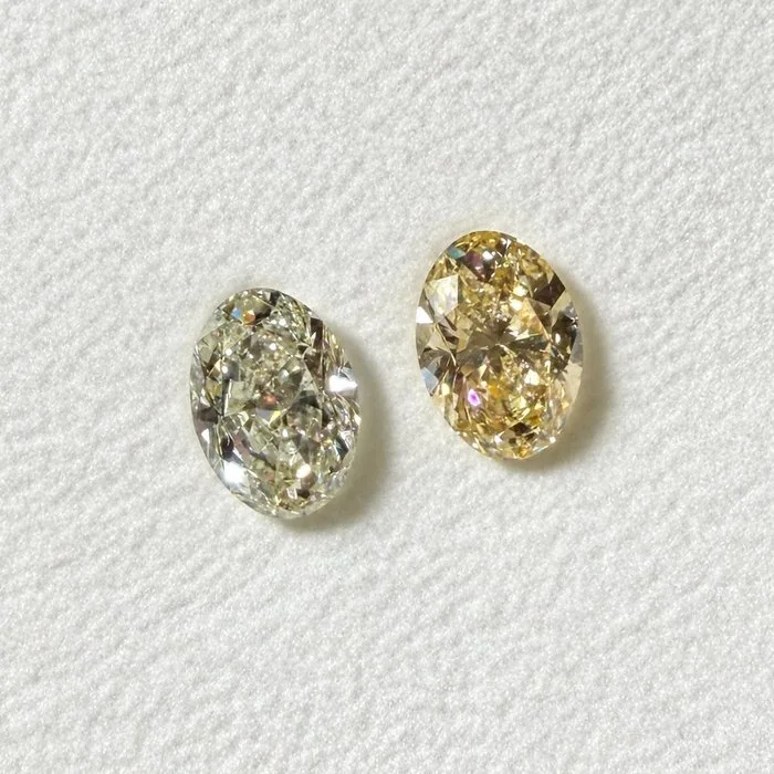 2 pcs Diamond (Natural) - 2.01 ct - Oval - Not specified in lab report, SI2 - Gemological Institute of America (GIA)