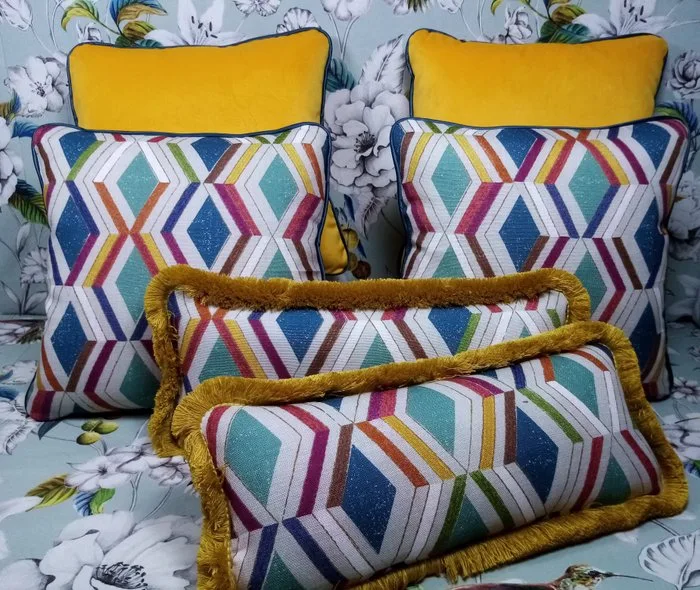 Pillow set: four with Jane Churchill fabric, two with luxury Velvet, filling included - Cushion