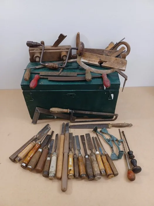 Working tool - Antique carpenter's tool set (33-piece) with green wooden box – vintage carpenter's tool collection