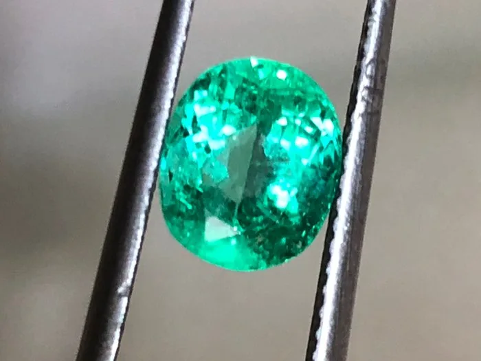1 pcs Green Emerald - 1.68 ct - Gemological Institute of America (GIA)