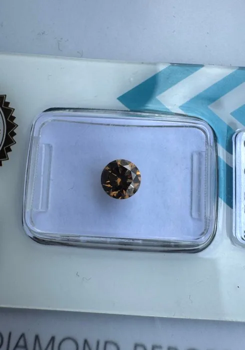1 pcs Diamond (Natural coloured) - 0.69 ct - Round - Fancy intense Brown - SI1 - International Gemological Institute (IGI) - Fancy brown cognac