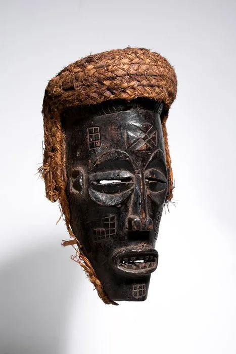 Old mask of the beautiful woman - Chokwe - Angola