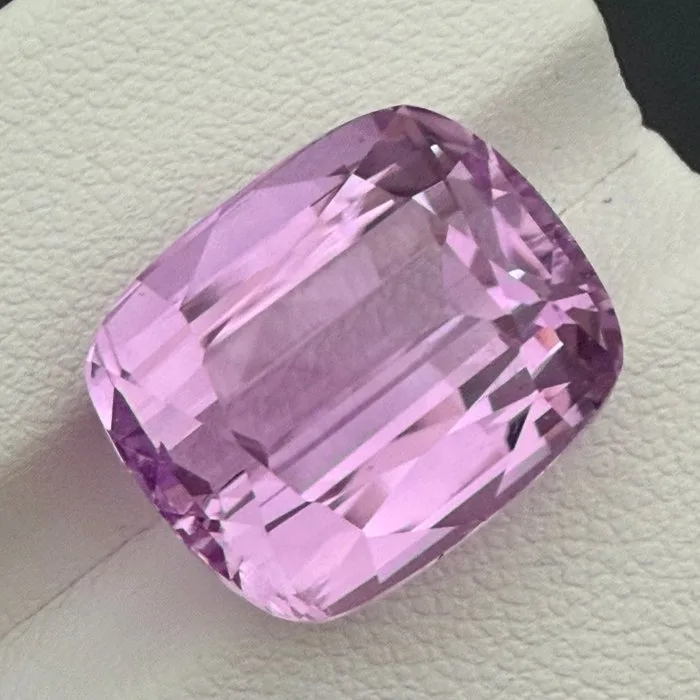 Kunzite - 17.51 ct - Antwerp Laboratory for Gemstone Testing (ALGT) - Intense Pink (Purplish)