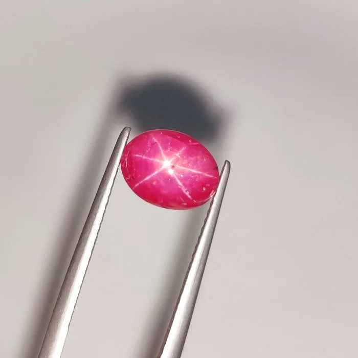 1 pcs Purple, Red Star Ruby - 4.67 ct - International Gemological Institute (IGI) - UNHEATED & UNTREATED
