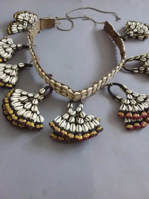 Belt - Shell - Vintage period