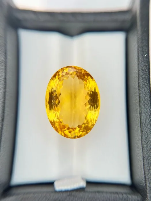 1 pcs Yellow Citrine - 26.29 ct - International Gemological Institute (IGI) - AMAZING UNIQUE CITRINE